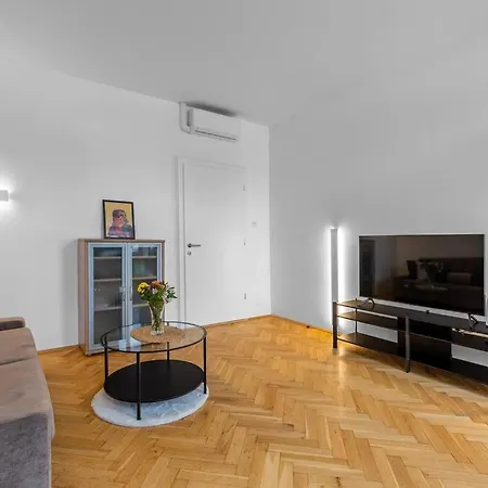 Urban Oasis Near Park And Center *