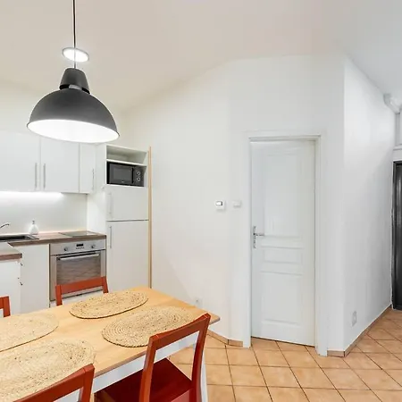 Urban Oasis Near Park And Center Apartment