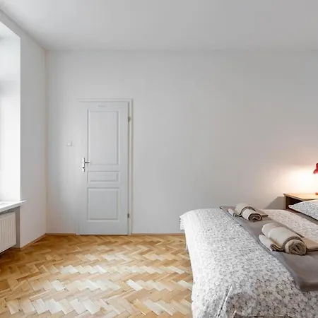 Apartment Urban Oasis Near Park And Center